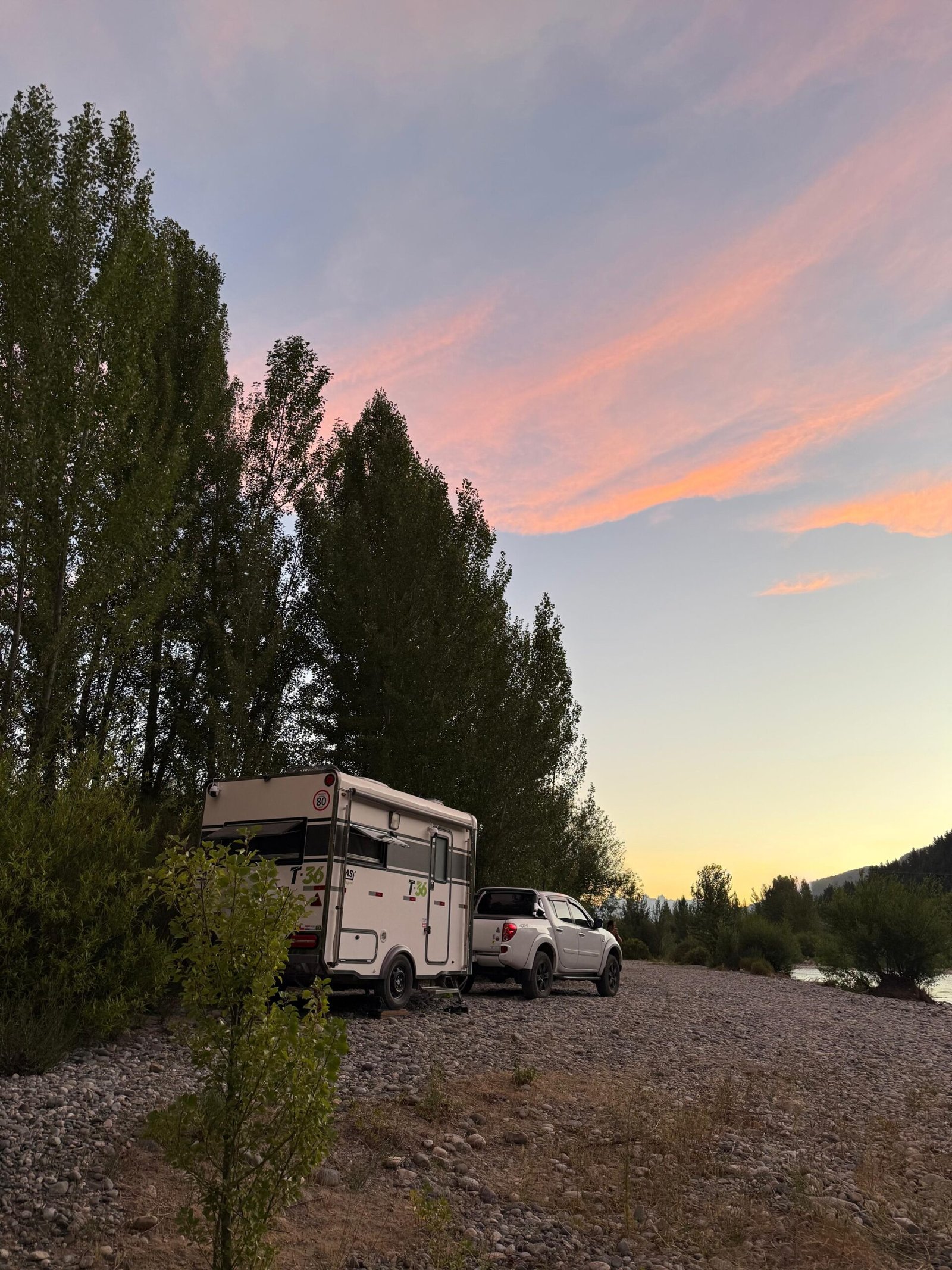 Vida Nômade com Pets: Motorhome da Nomadizze estacionado em paisagem da Patagônia
