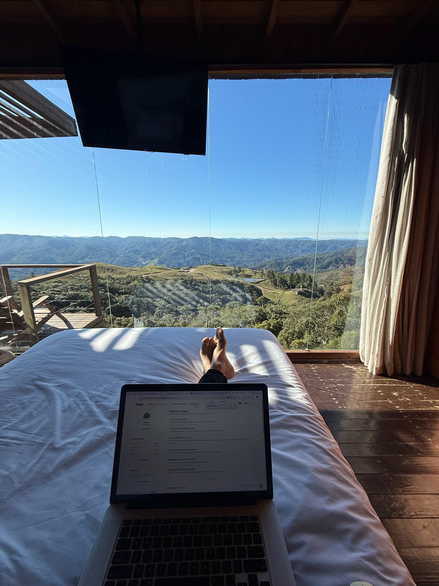 Trabalhando com vista paradisíaca como nômades digitais - A rotina da agência Nomadizze